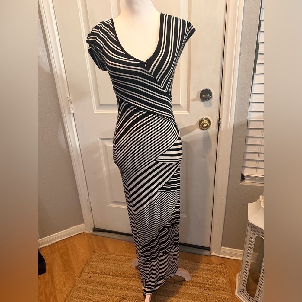 Artelier Nicole miller | size p, good-ish used | bodycon black/white maxi dress